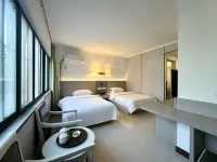 Wolong Hotel Lijiang