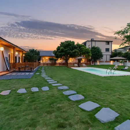 Anna's Diary Guesthouse (Located at the Wanfenglin Tourist Center)