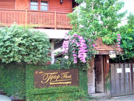 Tiptopthai House Отели рядом с достопримечательностью «Huaykaew Road»