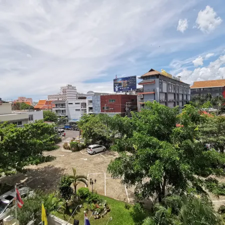 Subhamitra Hotel Hua Hin Отели в г. Хуахин