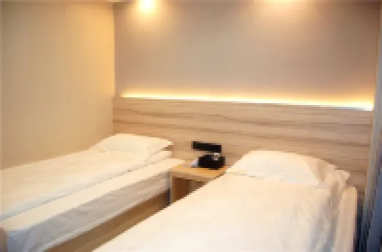 Shanghai Bolun Hotel Hotels near Sun Island