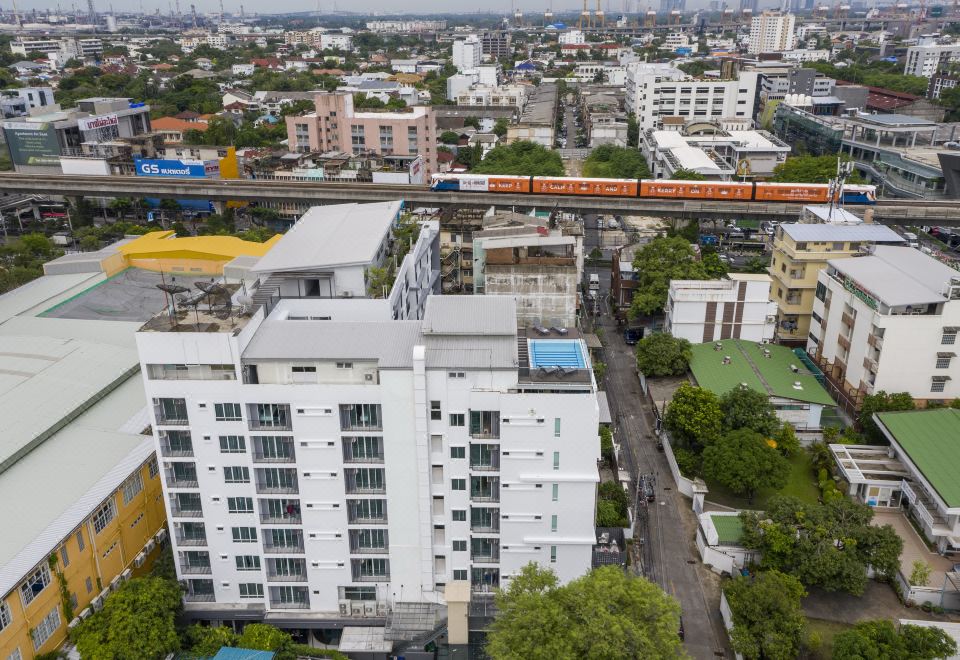 2. 호텔 앰버 수쿰..