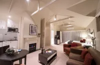 Falls Mountain Retreat Blue Mountains Hotels near Leura Shopping Centre