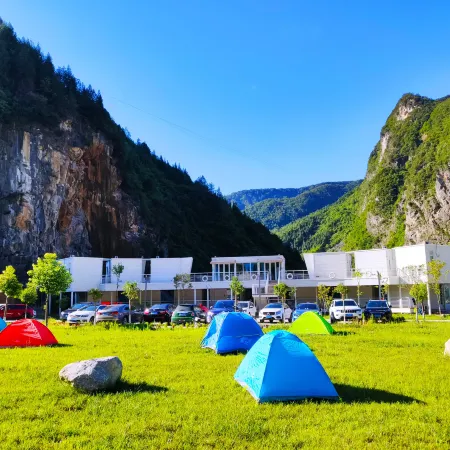 Jiangyou Zuiaiy Qinglongxia Vacation Camp
