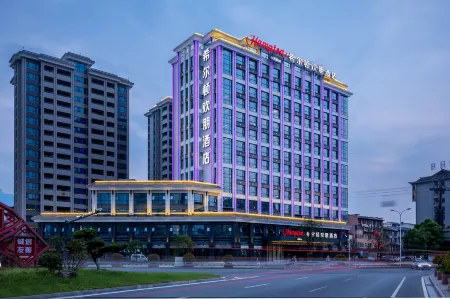 Hampton by Hilton, Zhangjiajie Tianmen Mountain Отели рядом с достопримечательностью «Jishou University Zhangjiajie Campus»