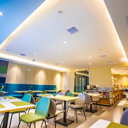 Homeinn Selected Hotel (Fuyang Linyi Mall)