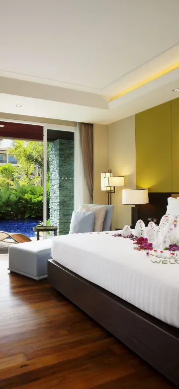 ห้องพรีเมียร์มีทางเดินไปยังสระว่ายน้ำ