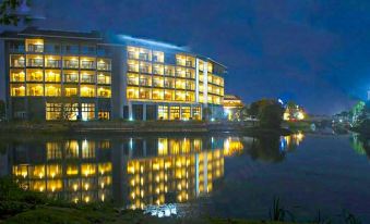 Lijiang ancient city Zangyuan snow mountain view hotel (big water wheel shop)
