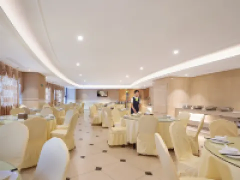 Vienna International Hotel Hoteles en Puyang