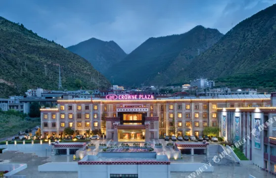 亞丁日松貢布皇冠假日酒店