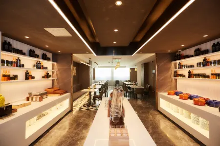 Homeinn Plus Hotel (Qiqihar Longhua Road) Отели рядом с достопримечательностью «Heilongjiang Traffic Vocational and Technical College»