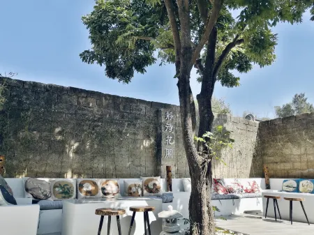 Serenity Courtyard Hotel