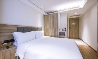 Homeinn Plus Hotel (Shanghai Ninth People's Hospital Xizang South Road Subway Station)