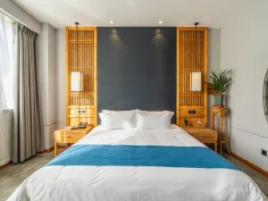 Xinxiang Jinguhu Lake Hotel (Bridge Yue Times Square Store, Hongqi District)