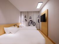 海友酒店(北京旧宫新店) - 胶合板双床房