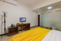 the Garden. Empress 6118 Home Stay Hotel