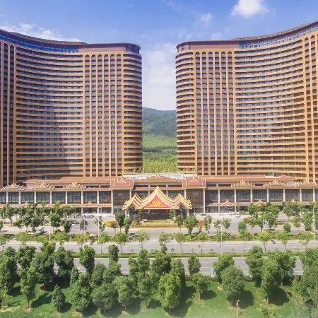 Longemont  Happy World Hotel