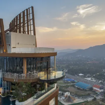 Holiday Inn Resort VANA NAVA HUA HIN by IHG Отели рядом с достопримечательностью «Вана Нава Водная джунгля Хуа Хин»
