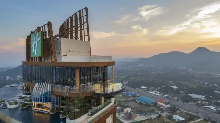 Holiday Inn Resort Vana Nava Hua Hin Отели рядом с достопримечательностью «Hua Hin Clock Tower»