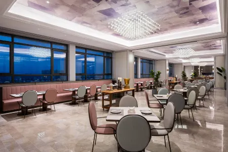 Mercure Qinhuangdao Downtown Отели рядом с достопримечательностью «Qinhuang Botanical Garden»