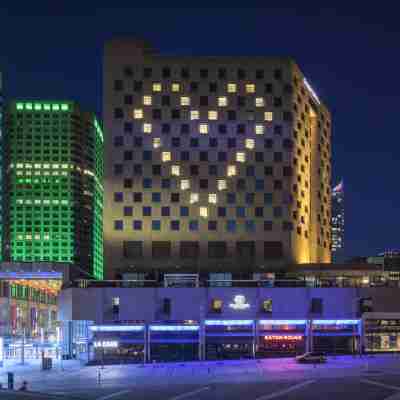 Doubletree by Hilton Montreal Hotel Exterior
