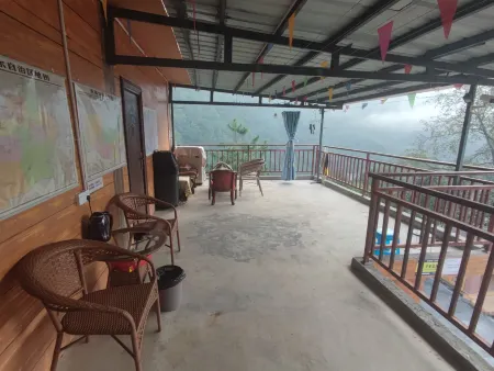 TianTong inn GongShan Отели рядом с достопримечательностью «The First Bend of Nujiang River»