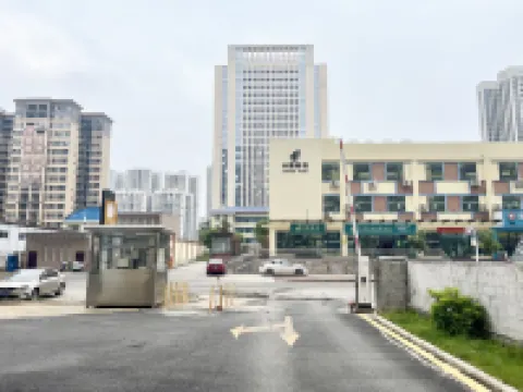 防城港三衹貓Loft公寓（第四中學德城美食街店）