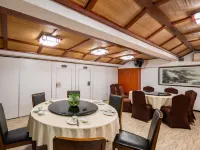 Zhuhai Special Zone Hotel (Guangzhou Beijing Road Pedestrian Street West gate Subway station store) Hotels near Liurong Temple