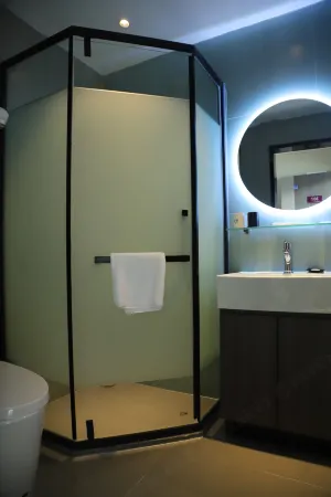 Huianda Traveler-Inn Hotel (Yichun Zhangshu East Station) Отели в г. Чжаншу