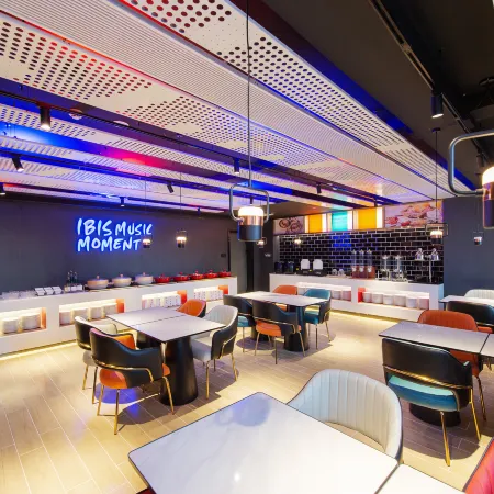 Ibis Hotel (Changchun Quan'an Plaza Airport Bus Shop)