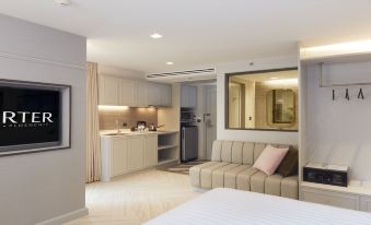 The Quarter Ploenchit by UHG