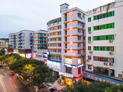 Yunyang Huadun Hotel Hotels near Yunyang Riverside Park