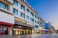 Atour Hotel  Potala Palace Square Lhasa Hotell i 
