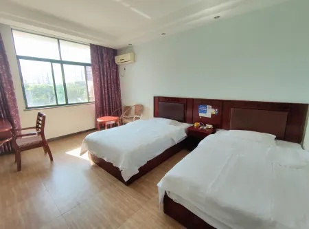 Xingan Longxing Hotel Отели рядом с достопримечательностью «Zhu De Commander in Chief Mrs. Xiao Jufang Former Residence»