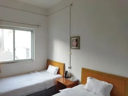 Neixiang Yijia Hotel