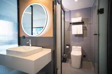 Yuehao Hotel (Ningguo High-Speed Railway Station)