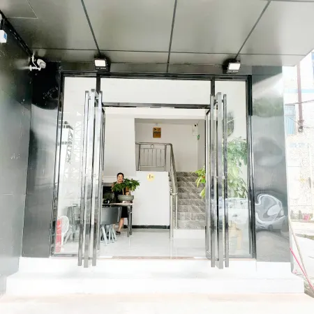 Shenzhen Yijia Business Hotel (Houting Subway Station)