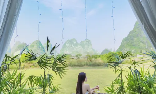 Moon Villa (Yangshu Ten-mile Gallery Yulong River)
