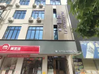 Junyi Apartment