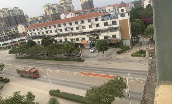 City Hotel (Longzhou Longxia Road Branch)