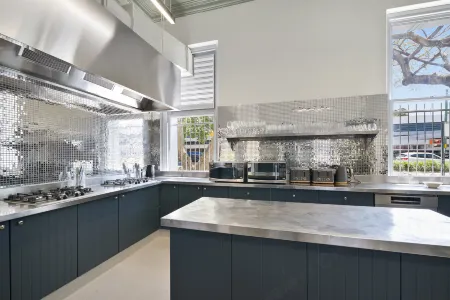 Pacific House Hostel Отели рядом с достопримечательностью «Парк Маккуори Плейс»