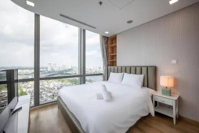 Landmark The Suite Signature Hotels near Landmark 81
