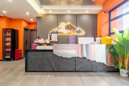 Lecheng Private Shadow Theme Hotel (Kunming South High-speed Railway Station University Town) Отели рядом с достопримечательностью «Kunming University of Science and Technology Chenggong Campus Library»