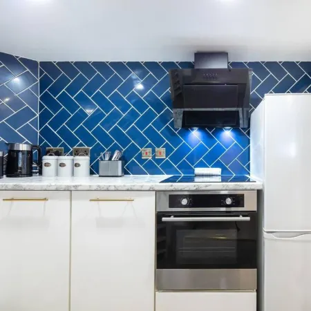 Flat - Sleeps 2 & Parking