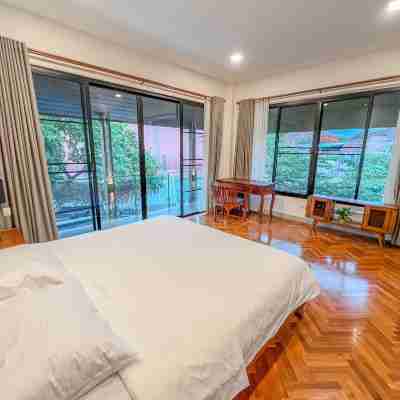 Nimman Road 4 Bedroom Pool Villa Rooms