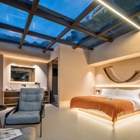 Hidden Valley Homestay (Zhongling Cableway Store in Laojunshan Scenic Area)