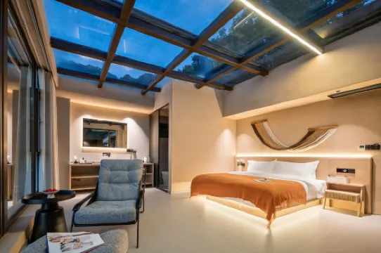 Hidden Valley Homestay (Zhongling Cableway Store in Laojunshan Scenic Area)