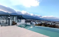 Dali · Lingyulan | DaLi Spring Mountain · Designer's Mountain-View Homestay (Cangshan Branch) - Infinity Pools
