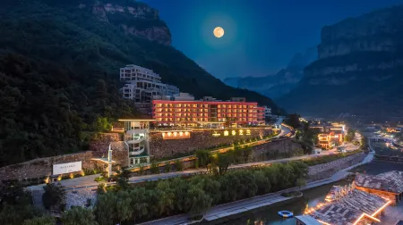 Yougu Zhilan Resort Hotel Отели рядом с достопримечательностью «Wangxiangyan»