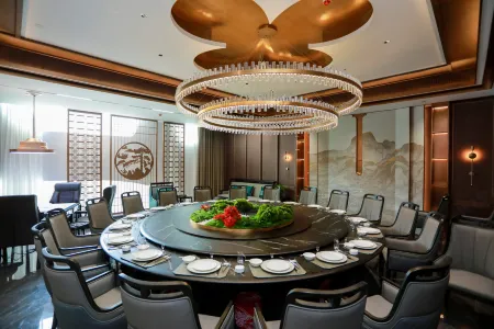 Xinhai International Hotel (Tianshui South Station Shengda Plaza Branch) Отели рядом с достопримечательностью «Maijishan Cave-Temple Complex»